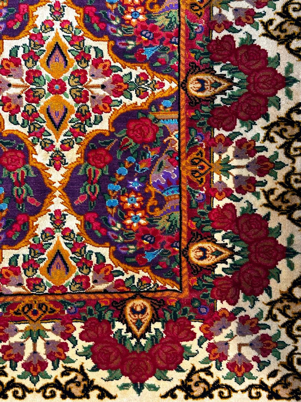 قالیچه 2.7 متری کف ابریشم چله پشم طرح نقش شیدا رنگ طبیعی
