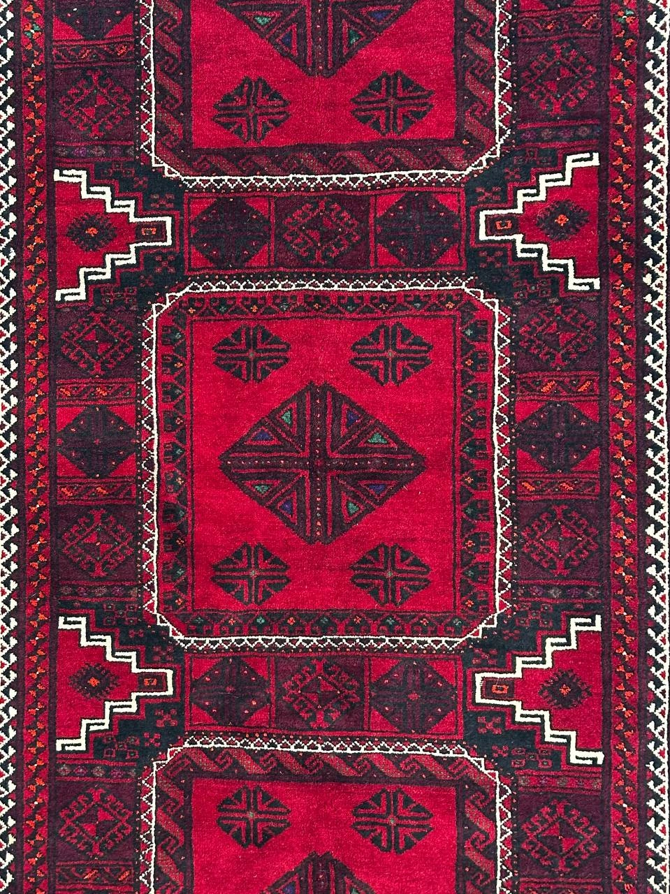 فرش آنتیک 3.7 متری بلوچستان طرح گاوبرج تمام پشم