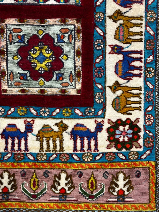 گلیم فرش دستبافت 1.7متری برجسته طرح قابی بافت خراسان کد 0700452