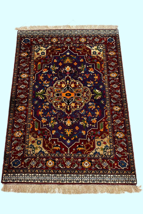 قالیچه دستباف 2.7متری چله و گل ابریشم طرح هریز لچ و ترنج رنگ طبیعی کد 0700485