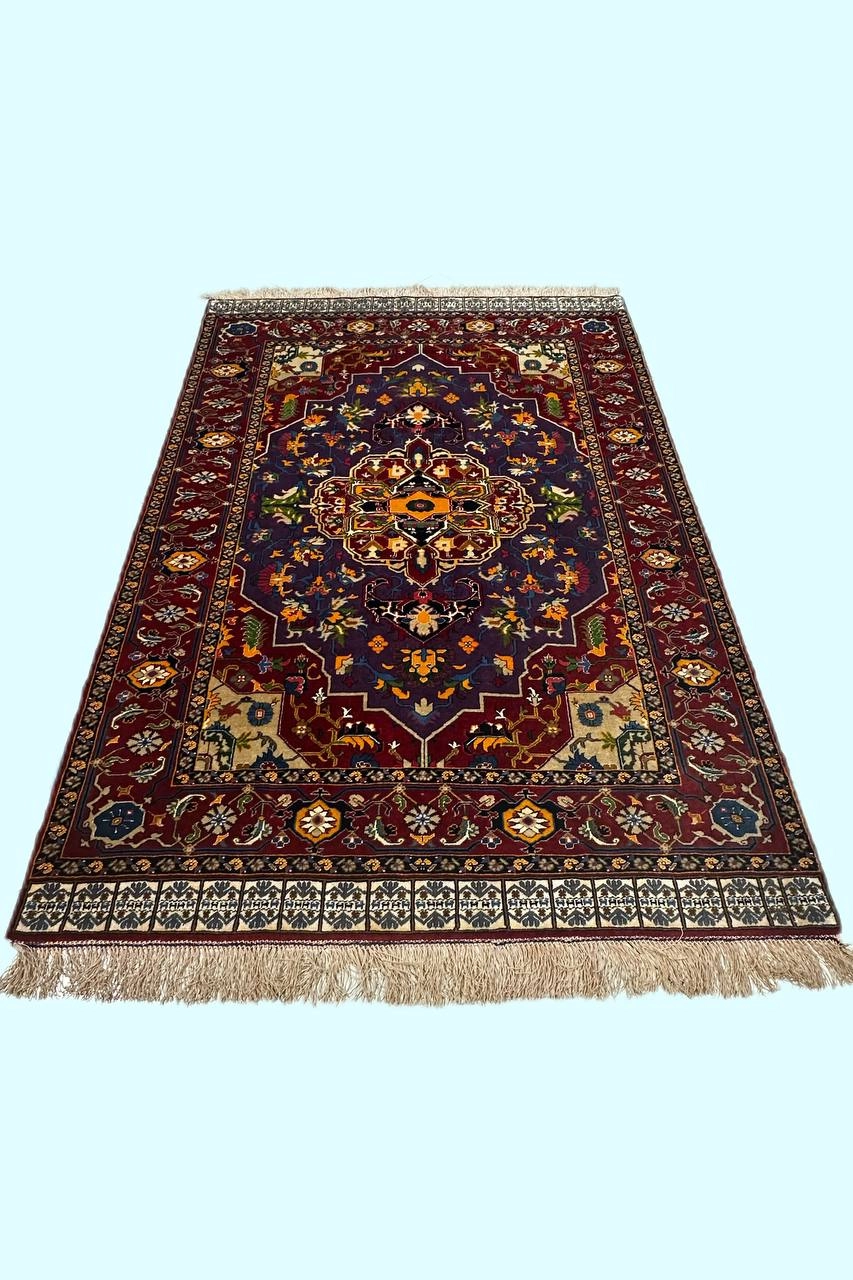 قالیچه دستباف 2.7متری چله و گل ابریشم طرح هریز لچ و ترنج رنگ طبیعی کد 0700485