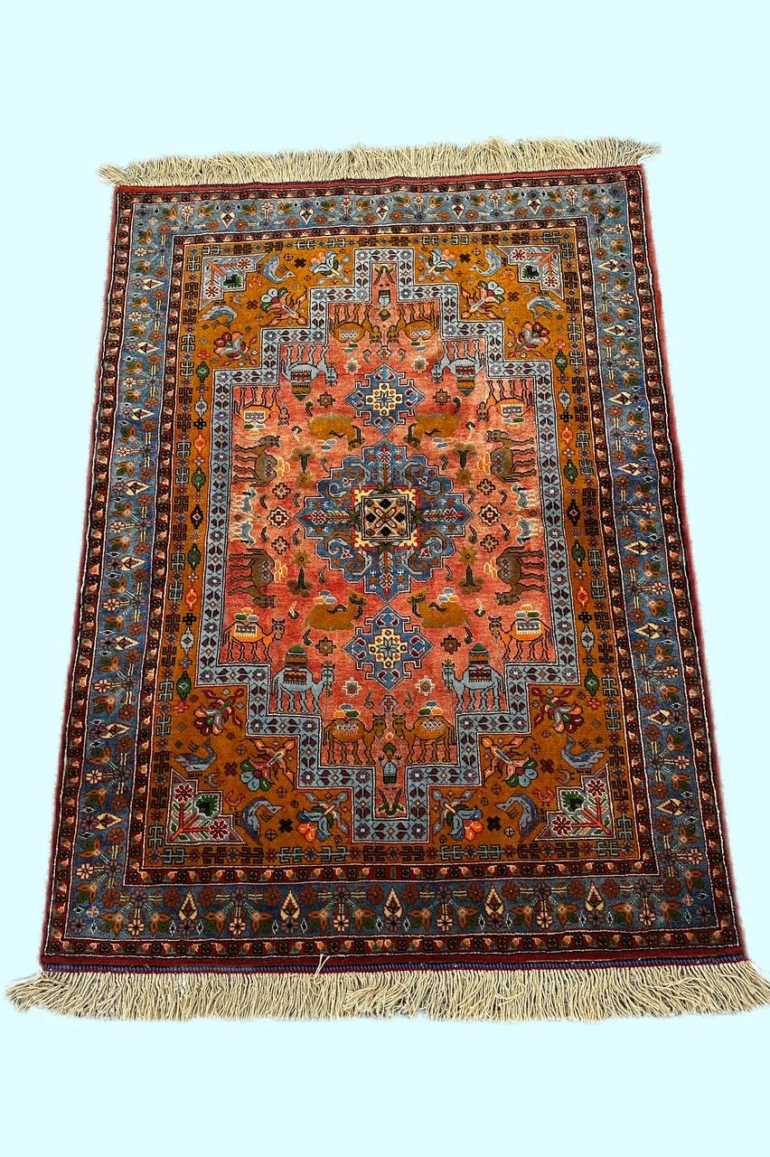 فرش دستباف 1.98متری ساربان تمام پشم کف ابریشم طرح لچ وترنج کد 070376