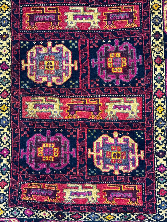 فرش دستباف کناره 2.2 متری تمام پشم طلاشور کهنه اطیغه کد 0700141