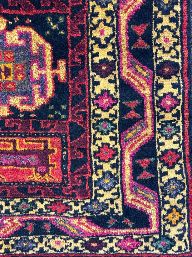 فرش دستباف کناره 2.2 متری تمام پشم طلاشور کهنه اطیغه کد 0700141