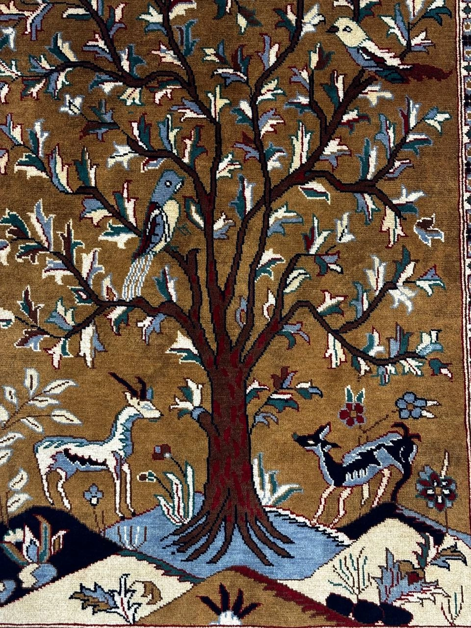 قالیچه دستباف1.5متری تمام پشم گل ابریشم قشقایی رنگ طبیعی کد 0700439