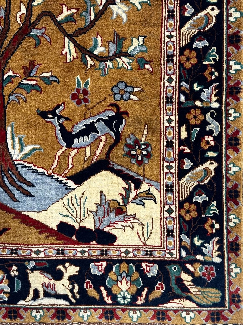 قالیچه دستباف1.5متری تمام پشم گل ابریشم قشقایی رنگ طبیعی کد 0700439