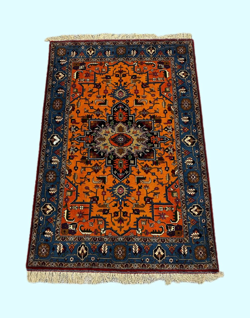 قالیچه دستباف1.5متری تمام پشم گل ابریشم قشقایی رنگ طبیعی کد 0700439