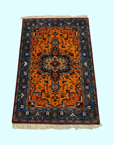 قالیچه دستباف1.5متری تمام پشم گل ابریشم قشقایی رنگ طبیعی کد 0700439