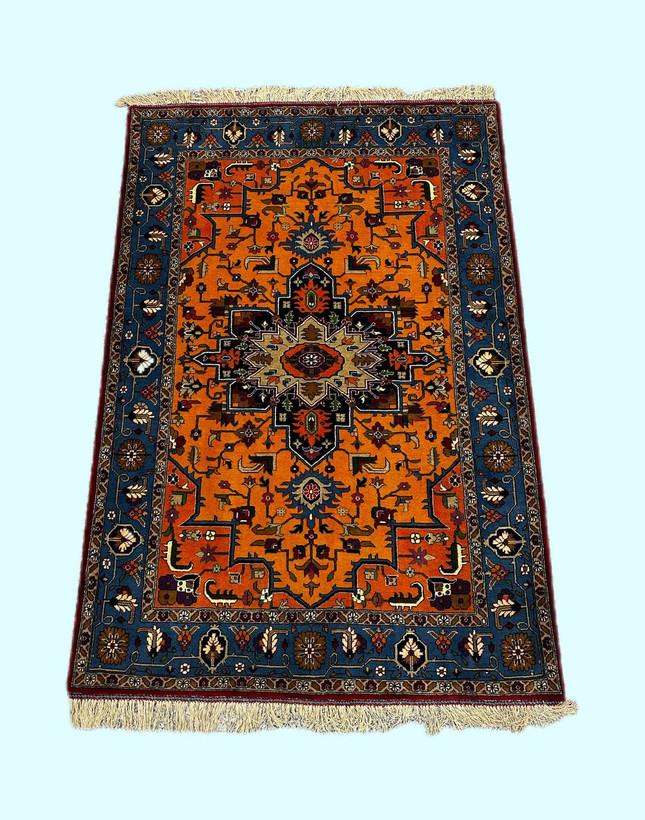 قالیچه دستباف1.5متری تمام پشم گل ابریشم قشقایی رنگ طبیعی کد 0700439