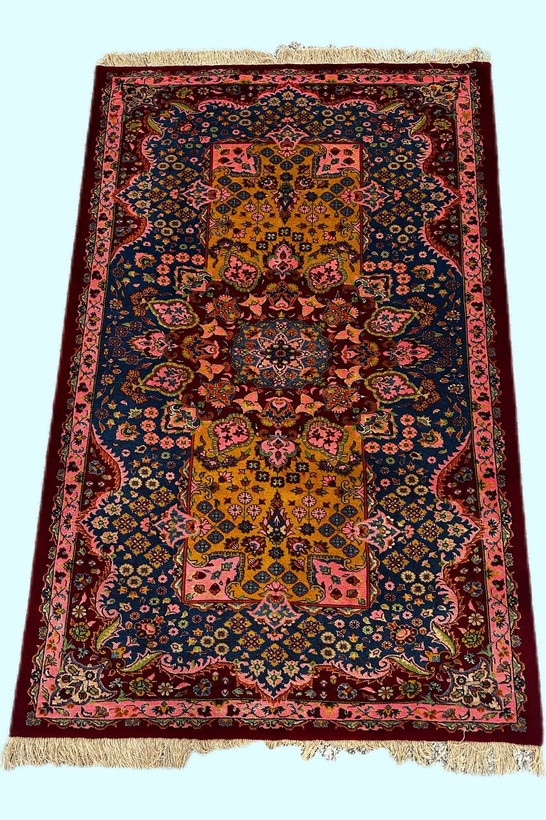 فرش دستباف 2.7متری گل ابریشم نقش ترنجی رنگ طبیعی کد 0700109