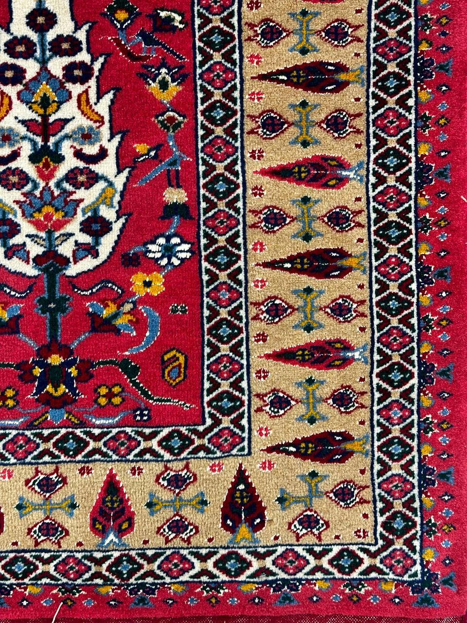 فرش دستباف 2.8متری چله و گل ابریشم نقش سروی رنگ طبیعی کد0700070