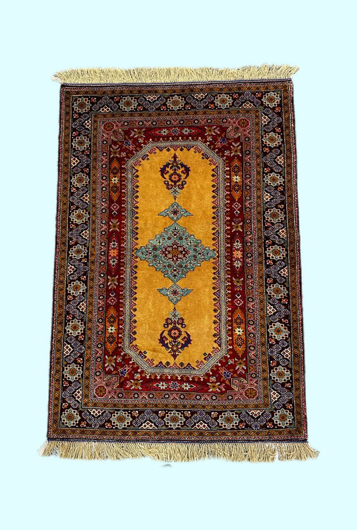 فرش دستباف 1.9متری گل ابریشم تمام پشم نقش قشقایی رنگ طبیعی کد 0700471