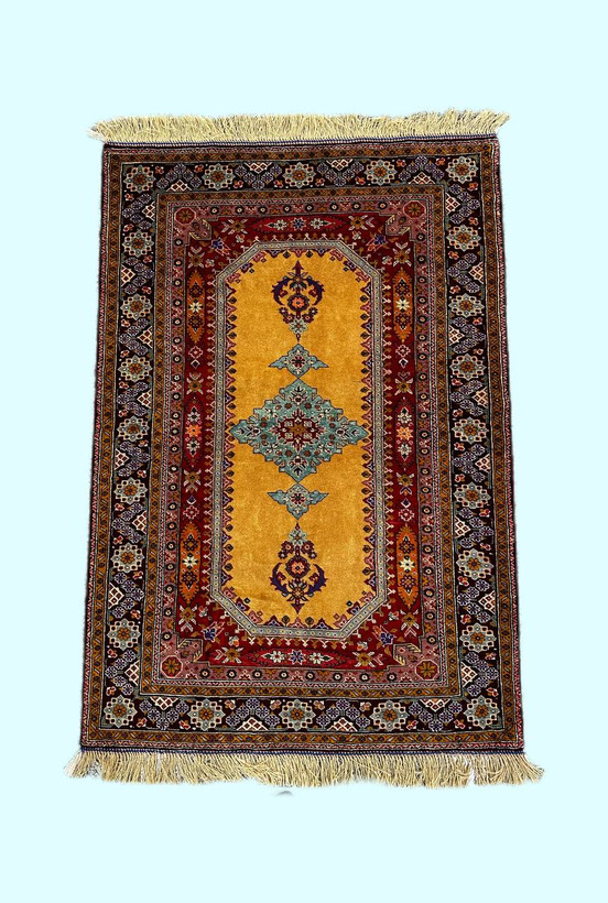 فرش دستباف 1.9متری گل ابریشم تمام پشم نقش قشقایی رنگ طبیعی کد 0700471