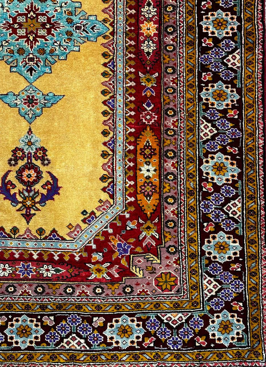 فرش دستباف 1.9متری گل ابریشم تمام پشم نقش قشقایی رنگ طبیعی کد 0700471