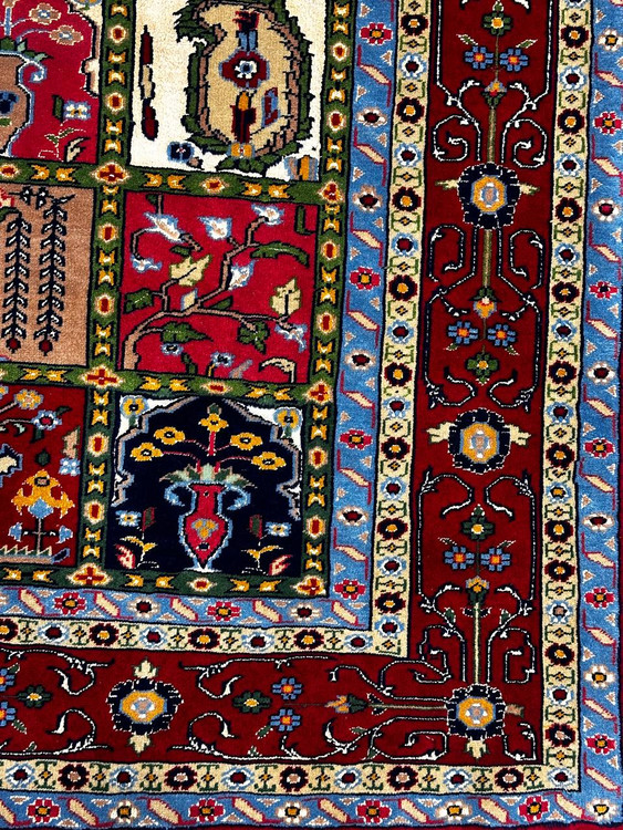 فرش دستباف 2.8 متری گل و چله ابریشم نقش بختیاری رنگ طبیعی کد 0700097