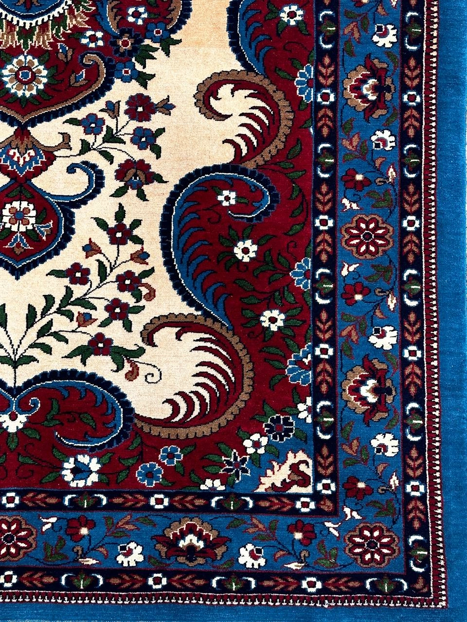 فرش دستباف 2.6متری چله وگل ابریشم نقش ترنجی رنگ طبیعی کد 0700094