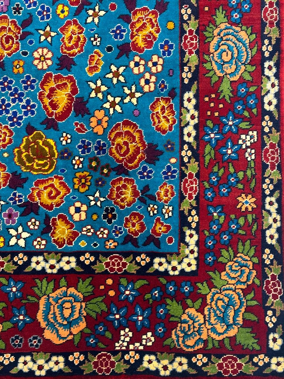 فرش دستبافت 2.6 متری چله و گل ابریشم نقش هزار گل بافت خراسان رنگ طبیعی کد0700454