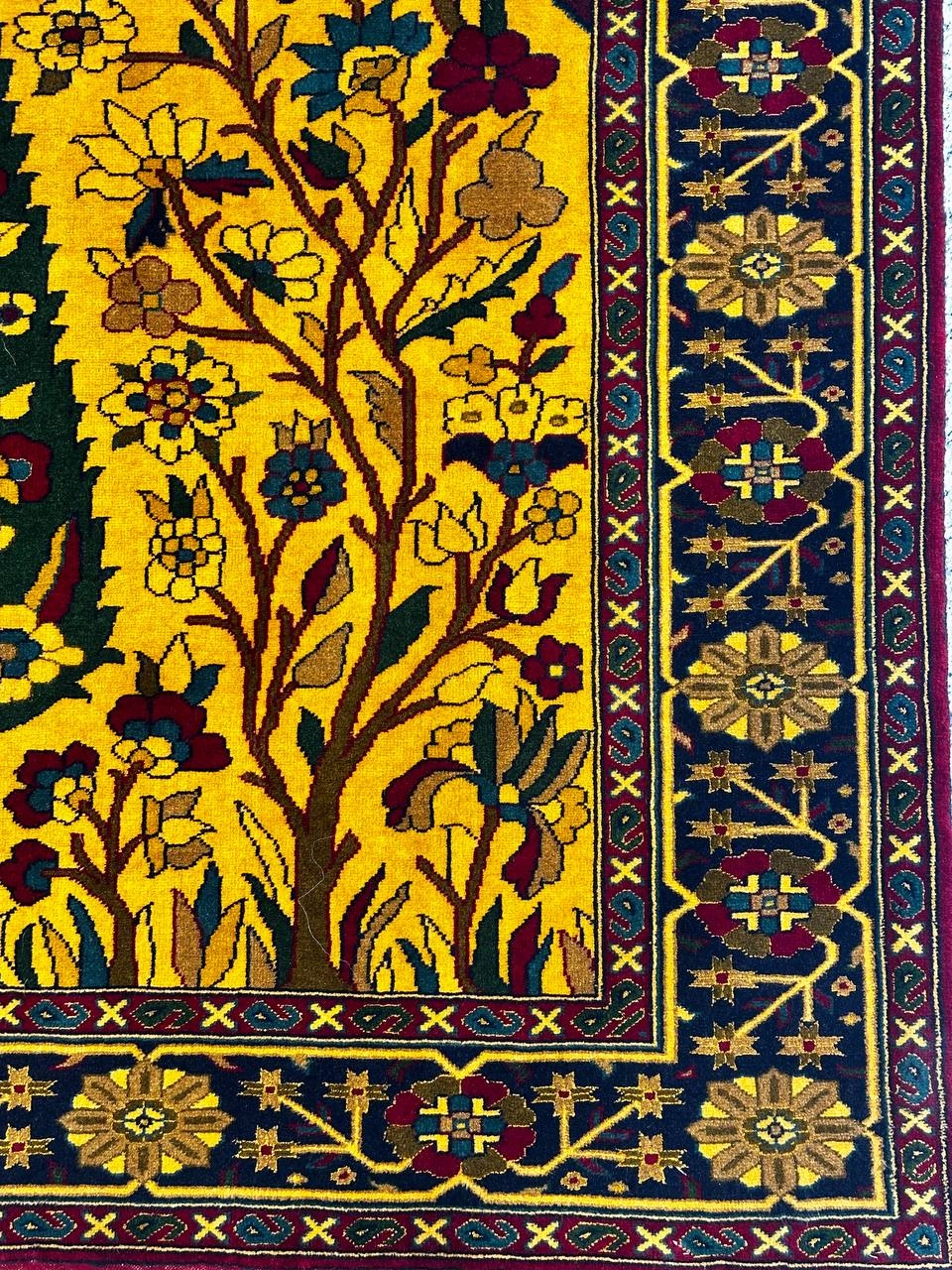 فرش دستبافت 2.8متری چله و گل ابریشم نقش سروی رنگ طبیعی کد 0700107