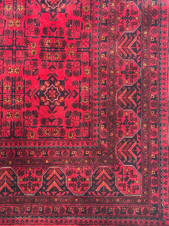 فرش دستبافت 4.3متری تمام کرک لاکی قرمز نقش بخارایی 40رج رنگ طبیعی کد 0600128