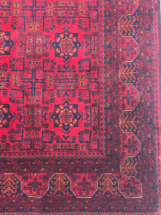 فرش دستبافت 4.3متری تمام کرک لاکی قرمز نقش بخارایی 40رج رنگ طبیعی کد 0600131