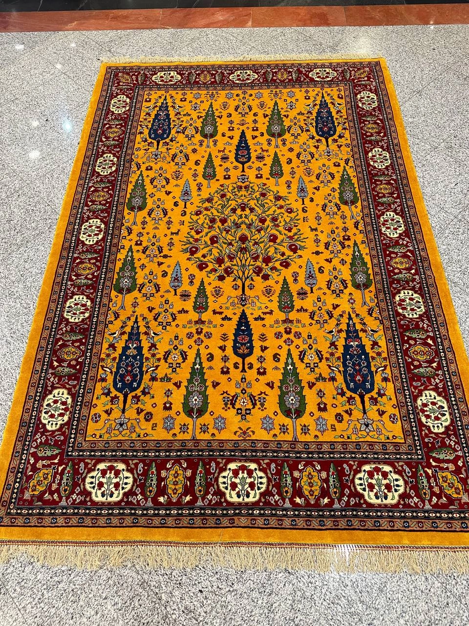 نمای فرش روی زمین