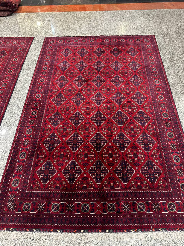 فرش دستباف جفت 6متری تمام کرک نقش قابی رنگ گیاهی 35رج کد 0500241