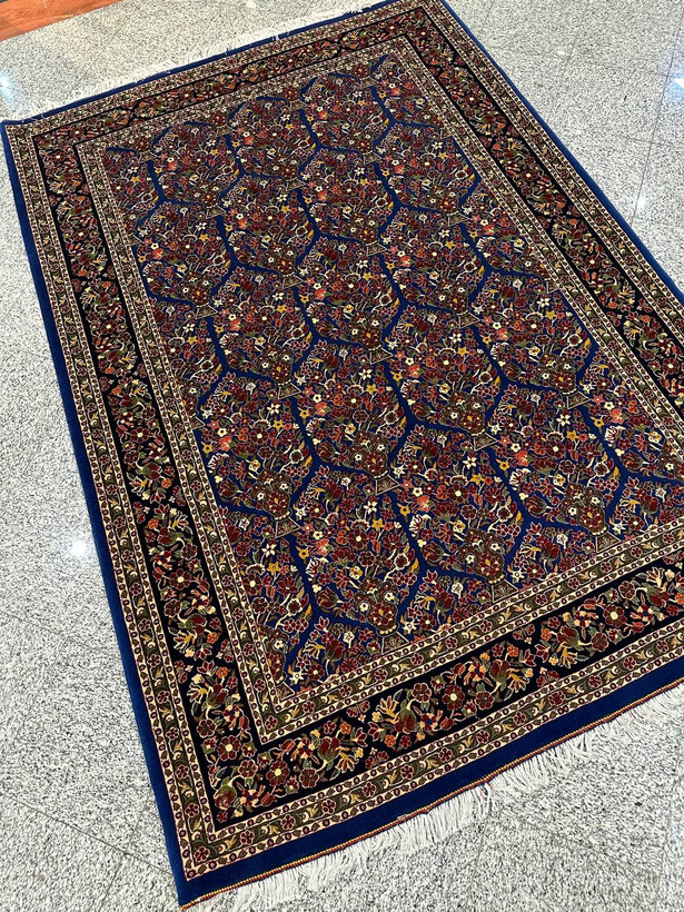 فرش دستبافت6متری تمام پشم و گل ابریشم نقش ضلع السلاطین قشقایی 50رج رنگ گیاهی کد 0500269