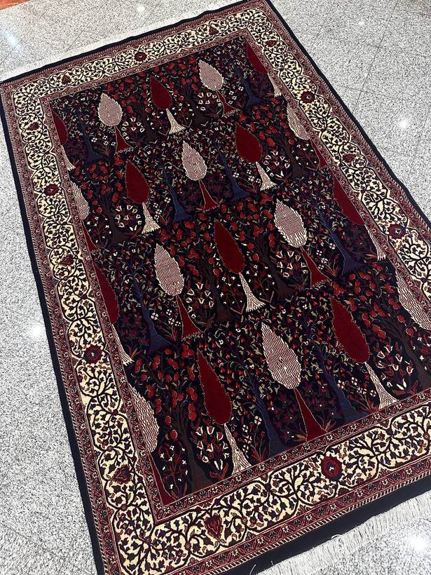 فرش دستبافت 6متری پشم دستریس نقش درخت سروی قشقایی 40رج رنگ گیاهی کد 0500270