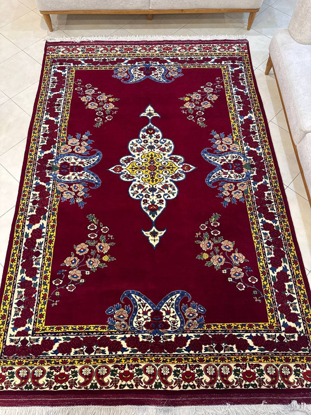 فرش دستباف 6متری گل ابریشم نقش لچک و ترنج قشقاییی رنگ گیاهی کد 0500555