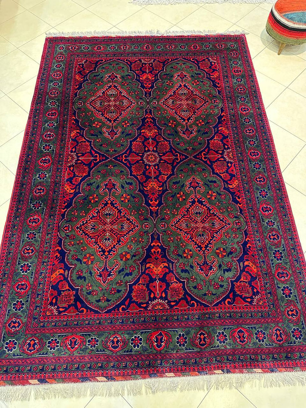 فرش دستبافت 6متری تمام کرک نقش ترنجی زمینه سبز رنگ گیاهی کد0500322