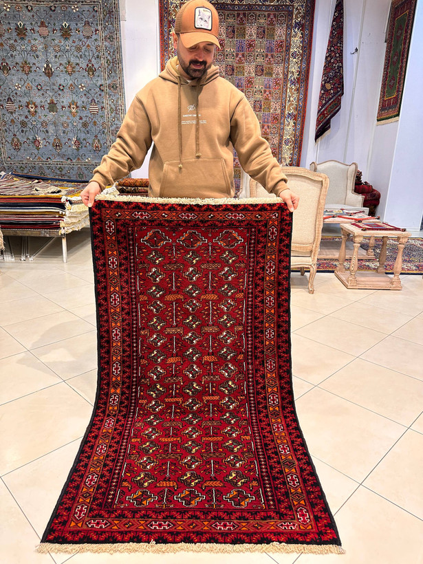 فرش دستبافت 1/5 متری تمام پشم بلوچ نقش گل ترکمن رنگ گیاهی کد0700690