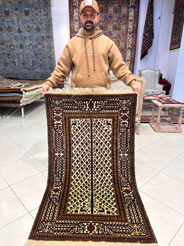 فرش دستبافت 1/5متری تمام پشم بلوچ بافت نقش برگ تاکی رنگ گیاهی کد0800045