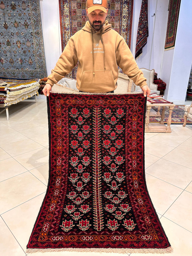 فرش دستبافت 1/5متری تمام پشم نقش برگ تاکی رنگ گیاهی کد0700689