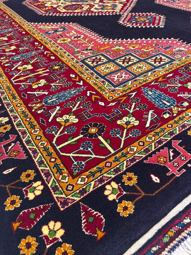 فرش دستبافت6متری قشقایی گل ابریشم نقش کف ساده رنگ گیاهی کد