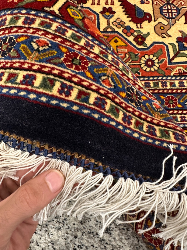 فرش دستبافت9متری پشم و ابریشم نقش قشقایی زمینه سرمه ای رنگ گیاهی 40رج کد0400058