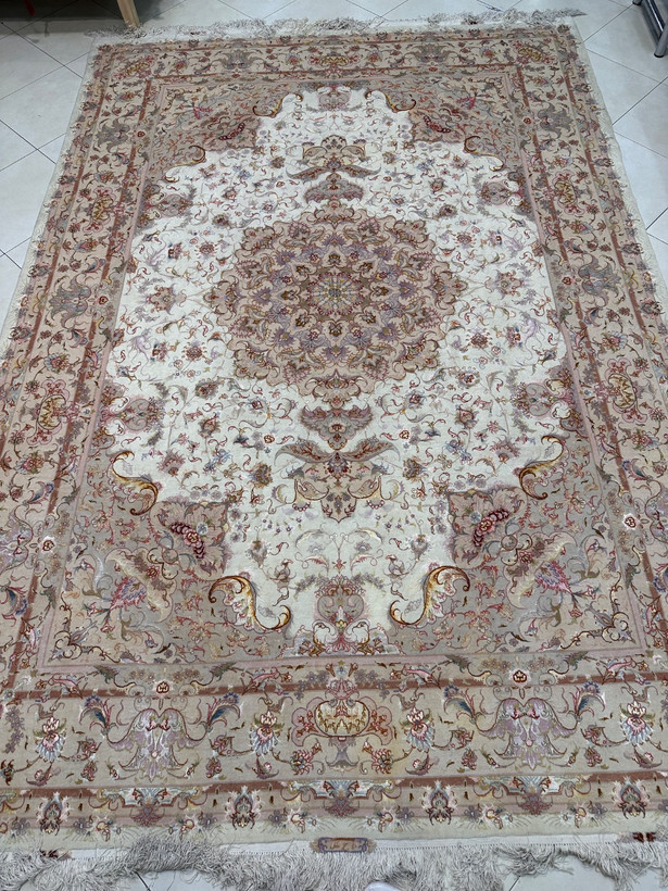 فرش دستبافت 9متری چله و گل ابریشم نقش علیه بافت تبریز 50 رج کد0400064