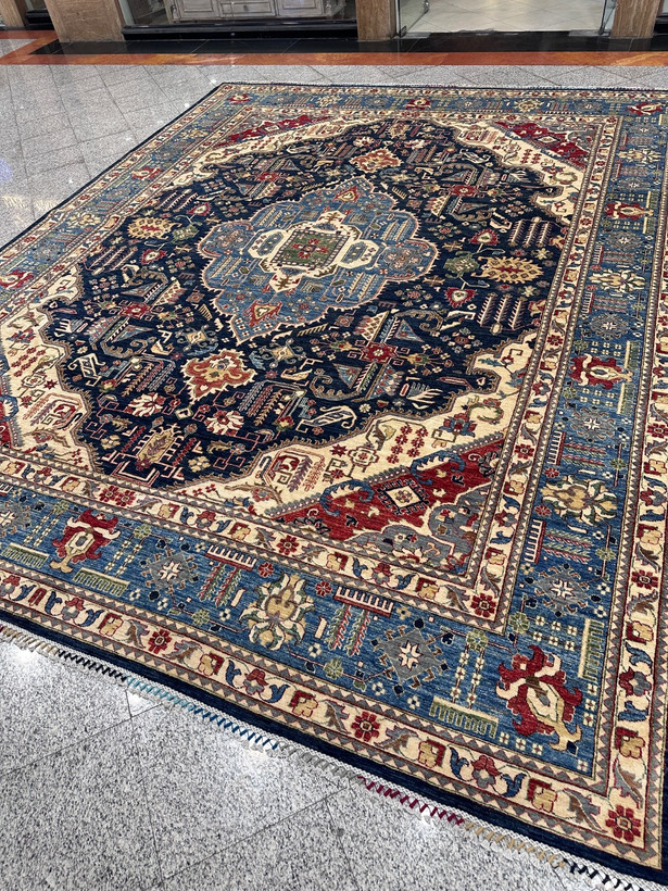 فرش دستبافت18متری پشم دستریس سلطان اباد طرح قشقایی رنگ گیاهی کد0200010