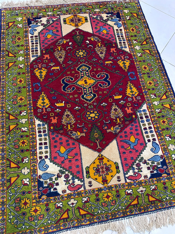 فرش دستبافت 1/5متری چله و گل ابریشم نقش قشقایی رنگ گیاهی کد 0700831