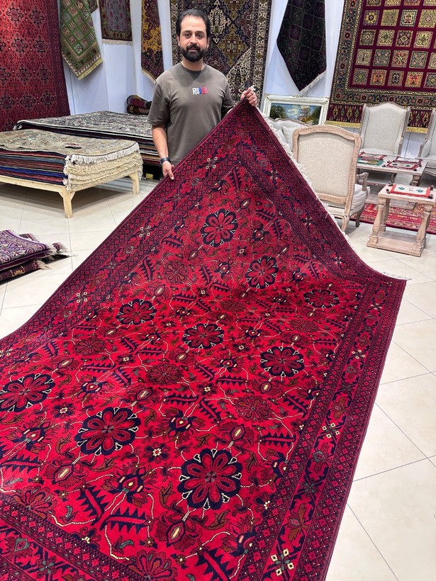 فرش دستبافت 6متری تمام کرک لاکی قرمز نقش افشان جدید 35رج رنگ طبیعی کد 0500225