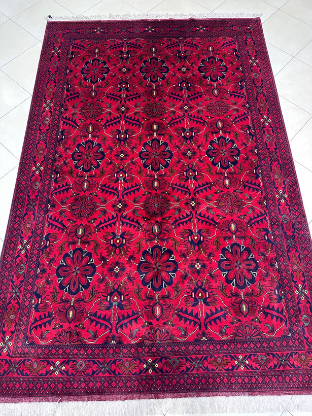 فرش دستبافت 6متری تمام کرک لاکی قرمز نقش افشان جدید 35رج رنگ طبیعی کد 0500225