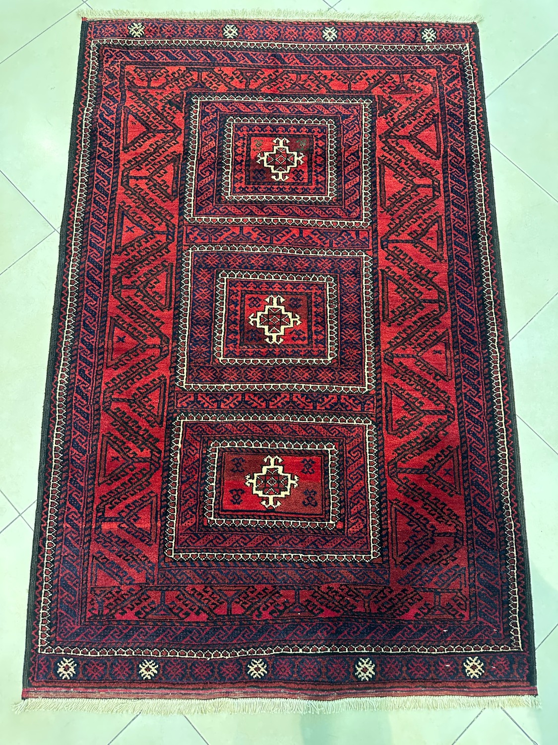 فرش دستبافت 1/5 متری بلوچی نقشه سه خشت رنگ گیاهی کد 0800193